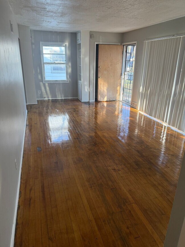 Foto del edificio - Single family 3 bedroom home Thurston Woods Area. On the bus line