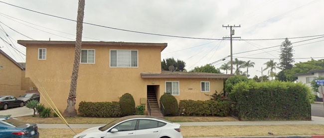 Building Photo - 200 N Cedar Ave