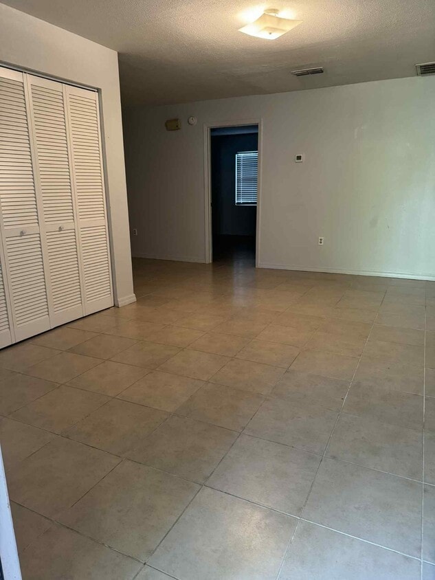 Building Photo - 155 Denice Dr