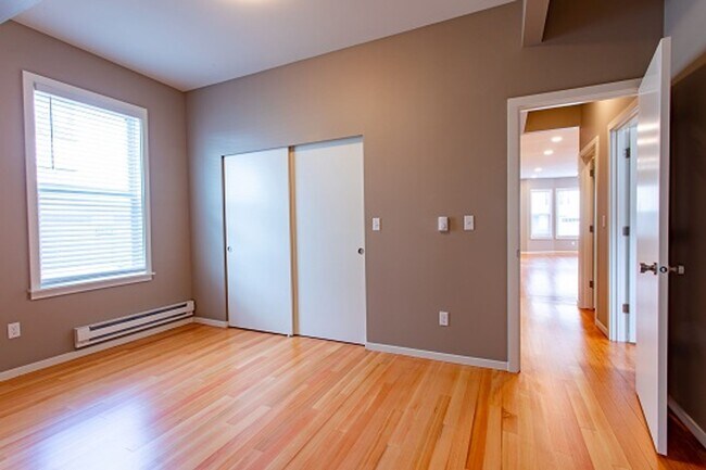 Building Photo - 1715