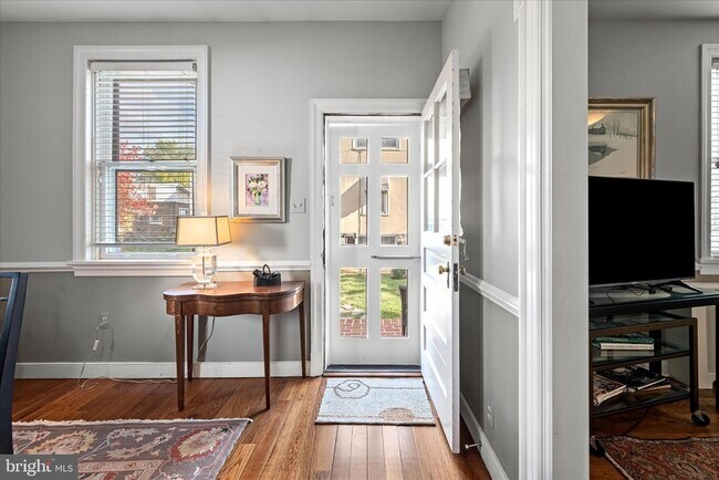 Foto del edificio - 320 S Loudoun St