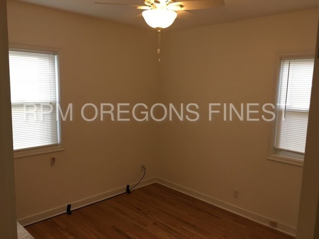 Building Photo - Cozy home in