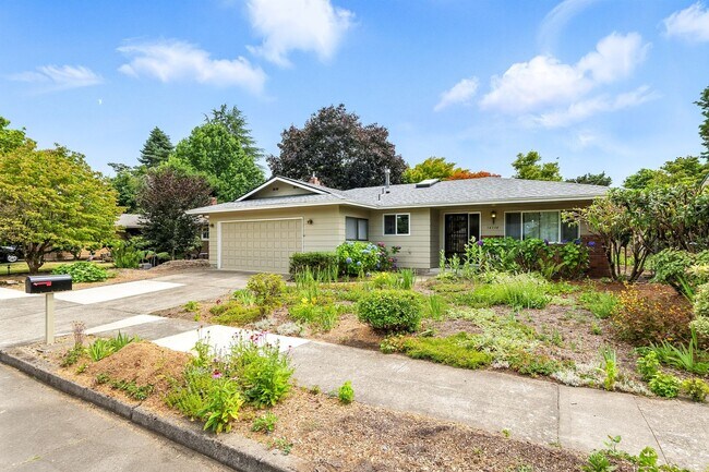 Building Photo - Refreshed 3 Bedroom Ranch In NE Portland