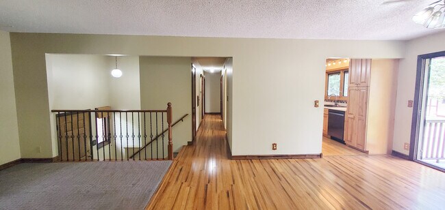 Building Photo - 820 Indian Hills Dr