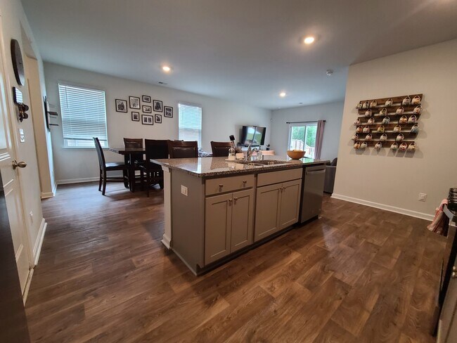 Foto del edificio - 144 Sweet Cherry Ln