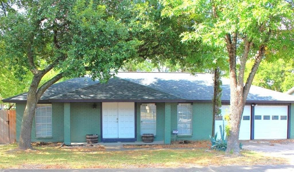 Foto principal - 1507 Pine Knoll Dr