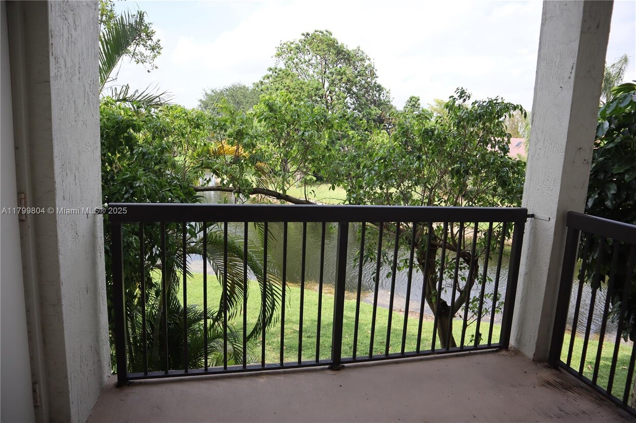 Foto principal - 11225 W Atlantic Blvd