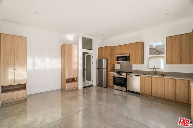 Foto del edificio - 3909 W Exposition Blvd