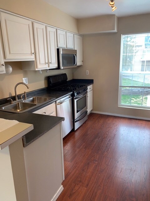 Building Photo - 3460 Parkmoor Village Dr
