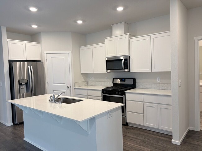 Building Photo - Spacious Vancouver Home Near Shopping, Parks & Convenient Commuter Routes
