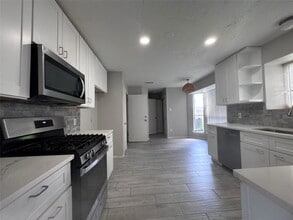 Building Photo - 12307 Glenmeadow Dr