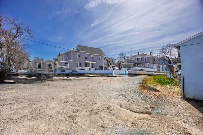 Building Photo - 117 S Pavilion Ave