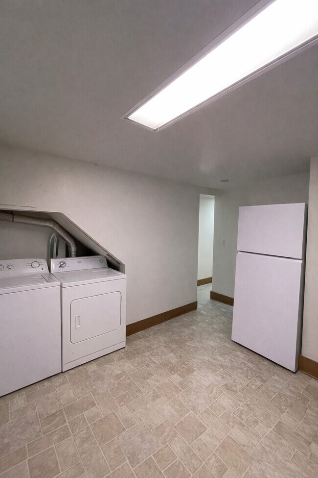 Foto del edificio - 203 E Davis Ave