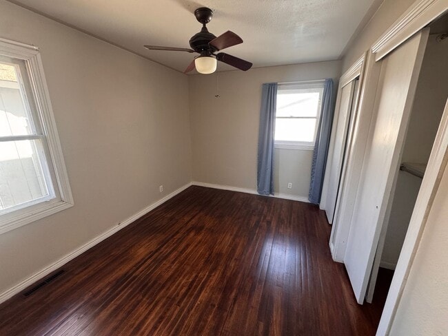 Building Photo - Spacious 3 Bedroom + Bonus Room, 1 Bathroom, Large Backyard