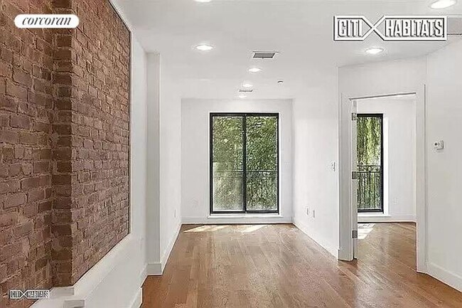 Building Photo - 2111 5th Ave