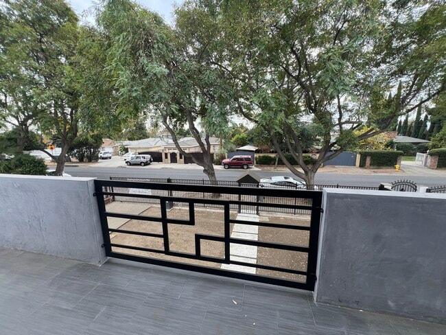 Building Photo - 13935 Valerio St