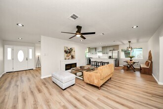 Building Photo - 2407 Crestdale Dr