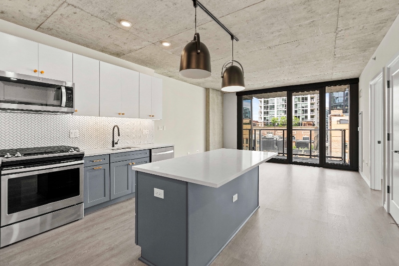 Photo - 185 W Huron St (Chicago, IL)