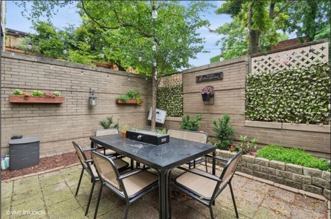 Foto del edificio - 933 W Wrightwood Ave