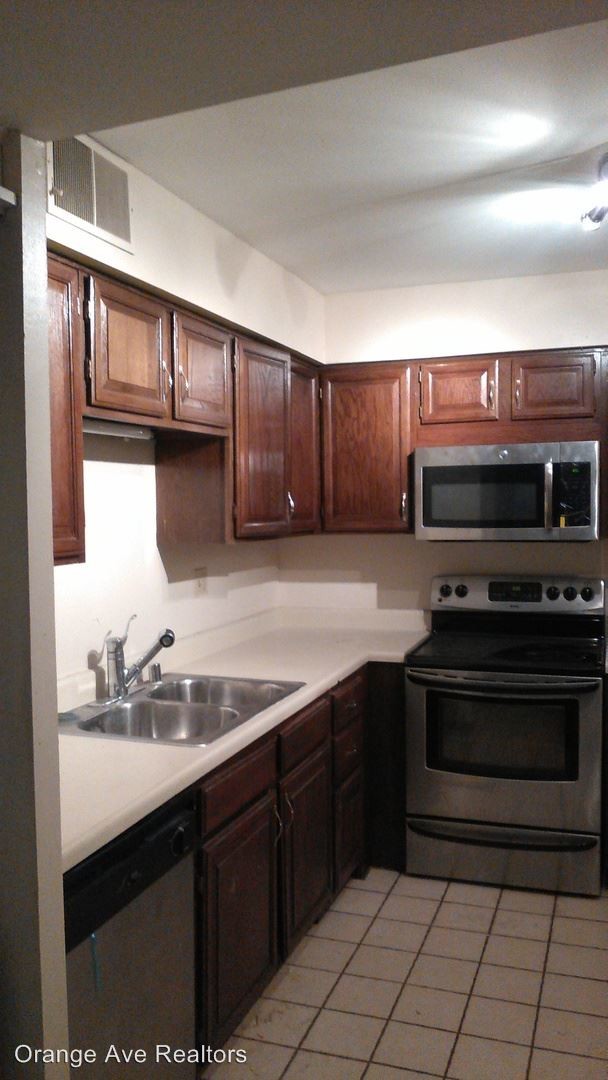 Foto del edificio - 1818 E Shorewood Blvd