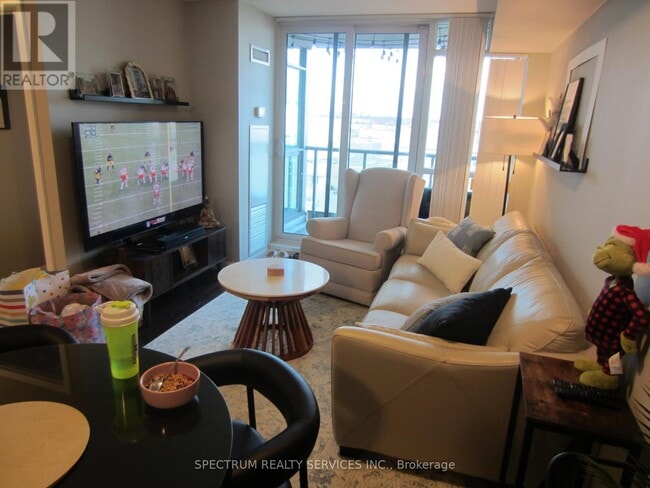 Photo du bâtiment - 205 Sherway Gardens Rd