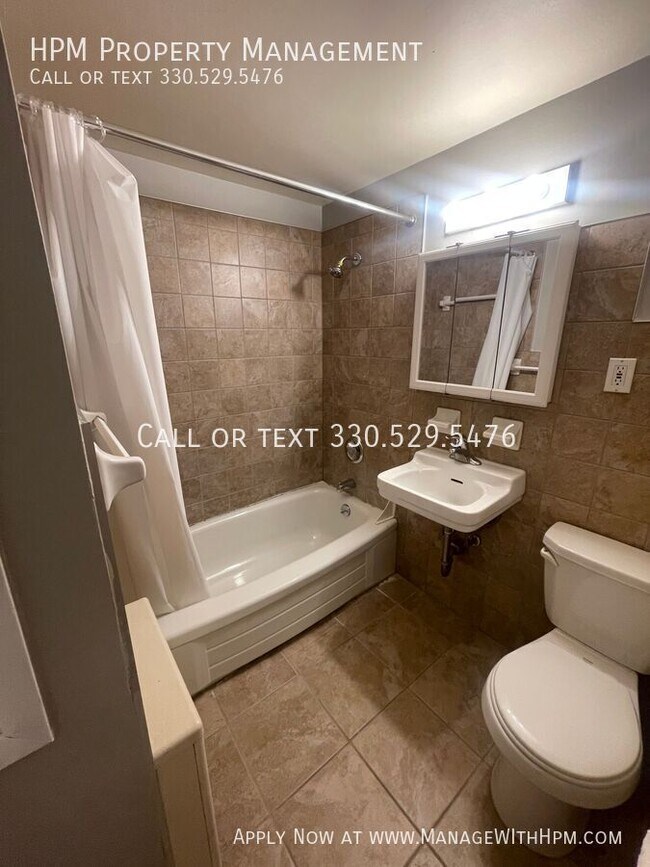 Foto del edificio - 20602 Lorain Rd