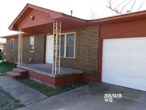 Building Photo - 2206 NW 43rd St