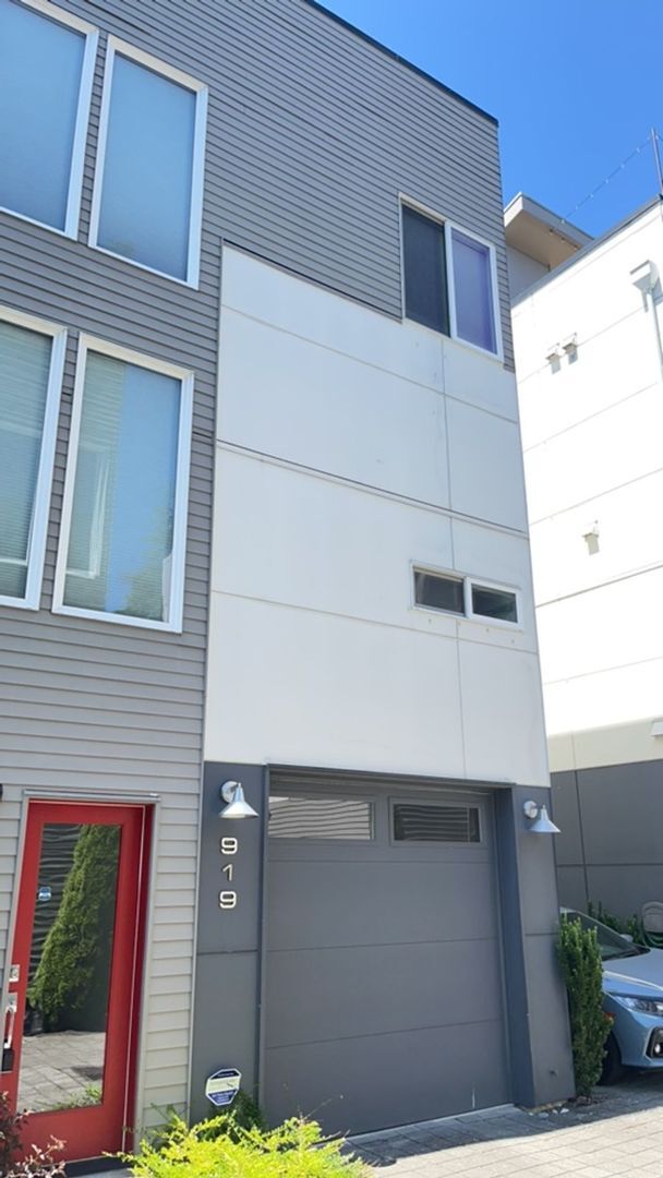 Building Photo - Leschi Townhome