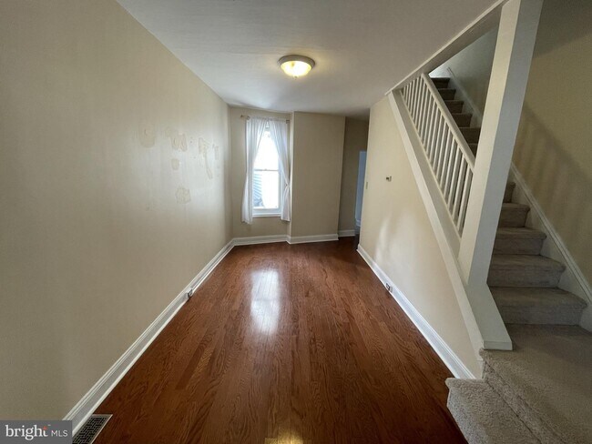 Building Photo - 3583 Calumet St