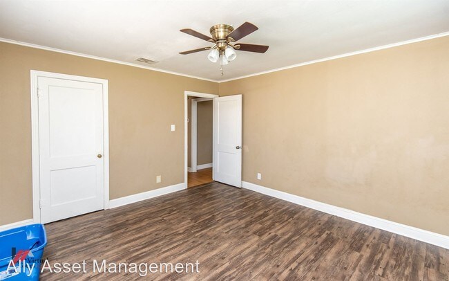 Building Photo - 2 br, 1 bath Apartment - 1015 Delhi