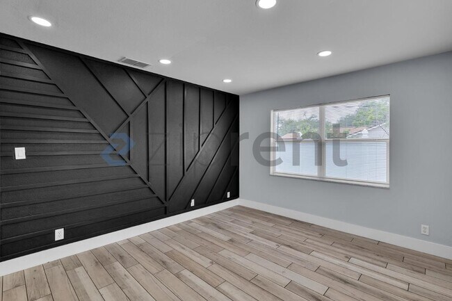 Building Photo - Unit