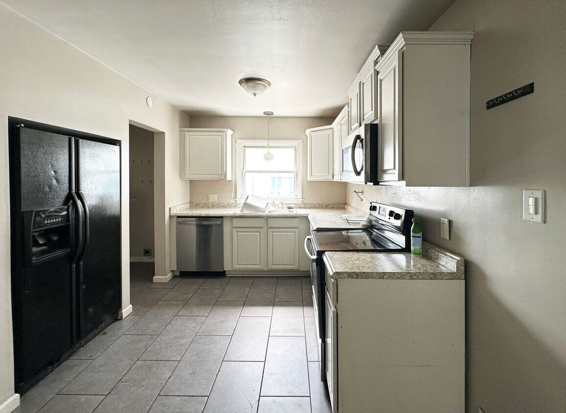 Building Photo - 854 Carneal Rd