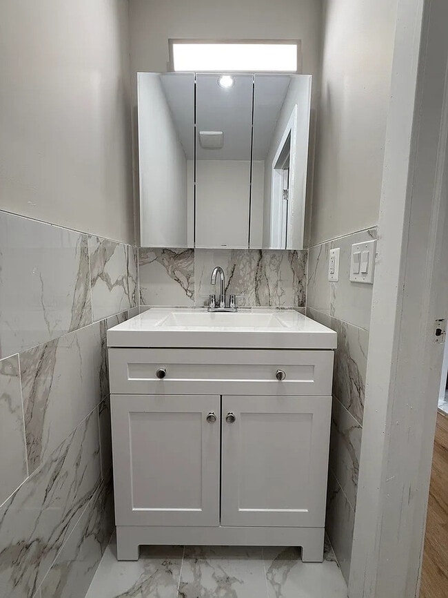 Building Photo - 11 Van Buren Pl