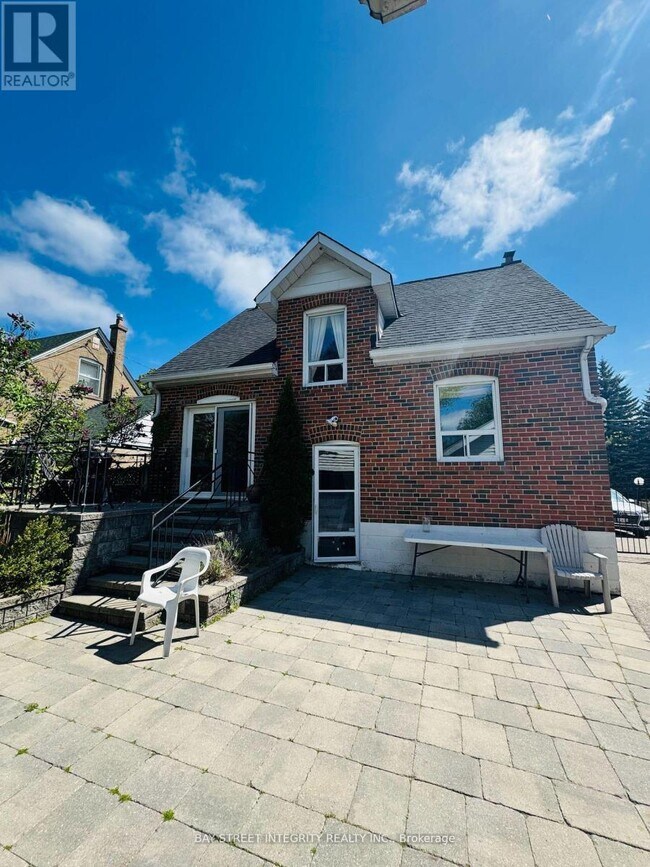 Building Photo - 120 Lawrence Ave