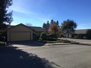 Building Photo - 240 Albert Ct