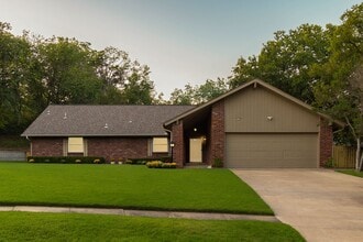 Building Photo - 5715 E 62nd Pl