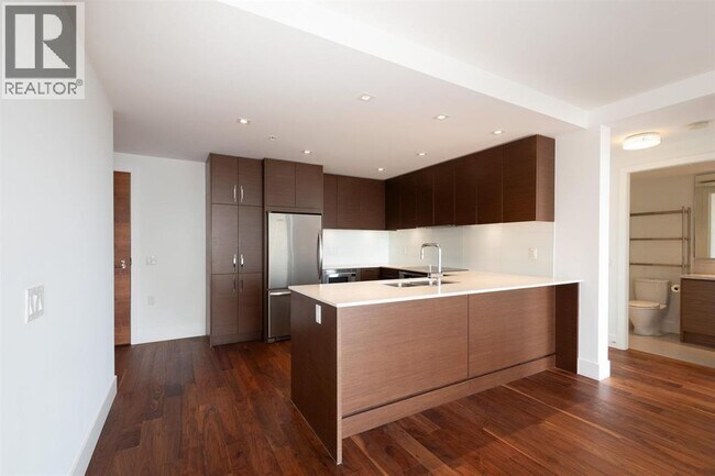 Photo du bâtiment - 703 111 E 13TH STREET