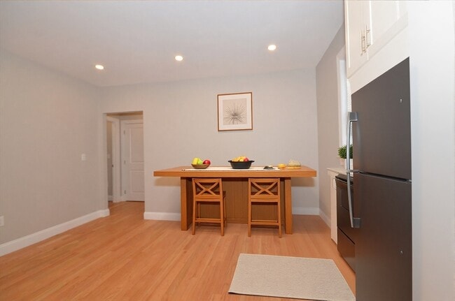 Building Photo - 18 Eaton Ave