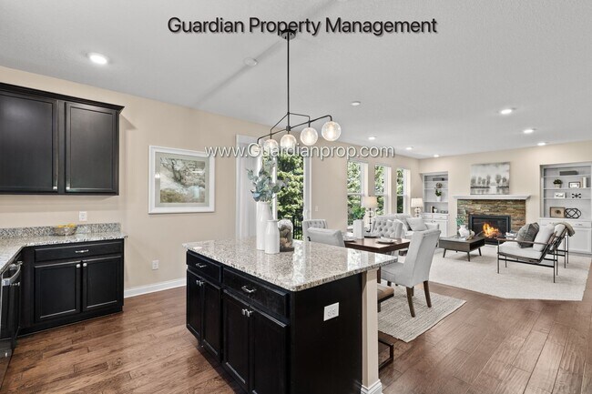 Foto del edificio - Eden Prairie Single Family Home, 3 Car Garage, Dedicated Office, Deck, Fireplace