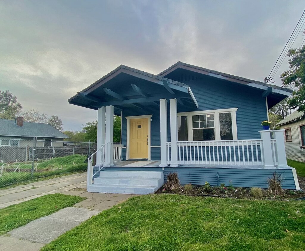 Primary Photo - 3338 44th St