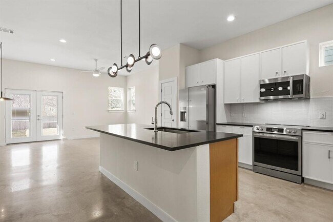 Foto del edificio - 4801 Sara Dr