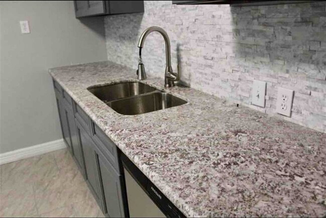 Foto del edificio - 4260 W Broadway St