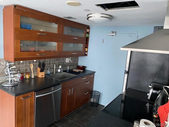 Building Photo - 1720  Harrison St 16A Hollywood Fl 33020