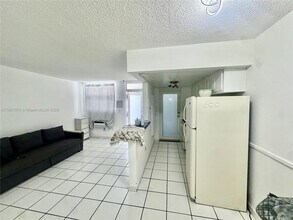 Building Photo - 335 Collins Ave