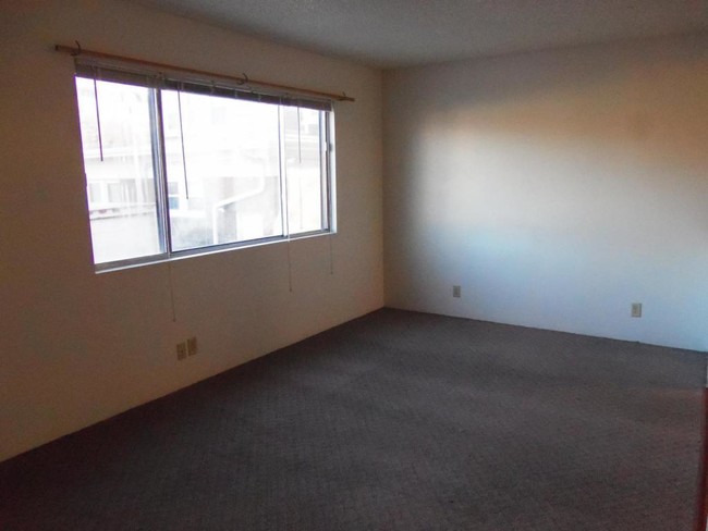 Building Photo - 1212 D Street, #12