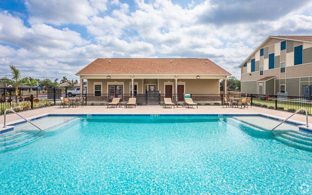 Midtown Weslaco 1501 N Border Ave Weslaco, TX Apartments for Rent