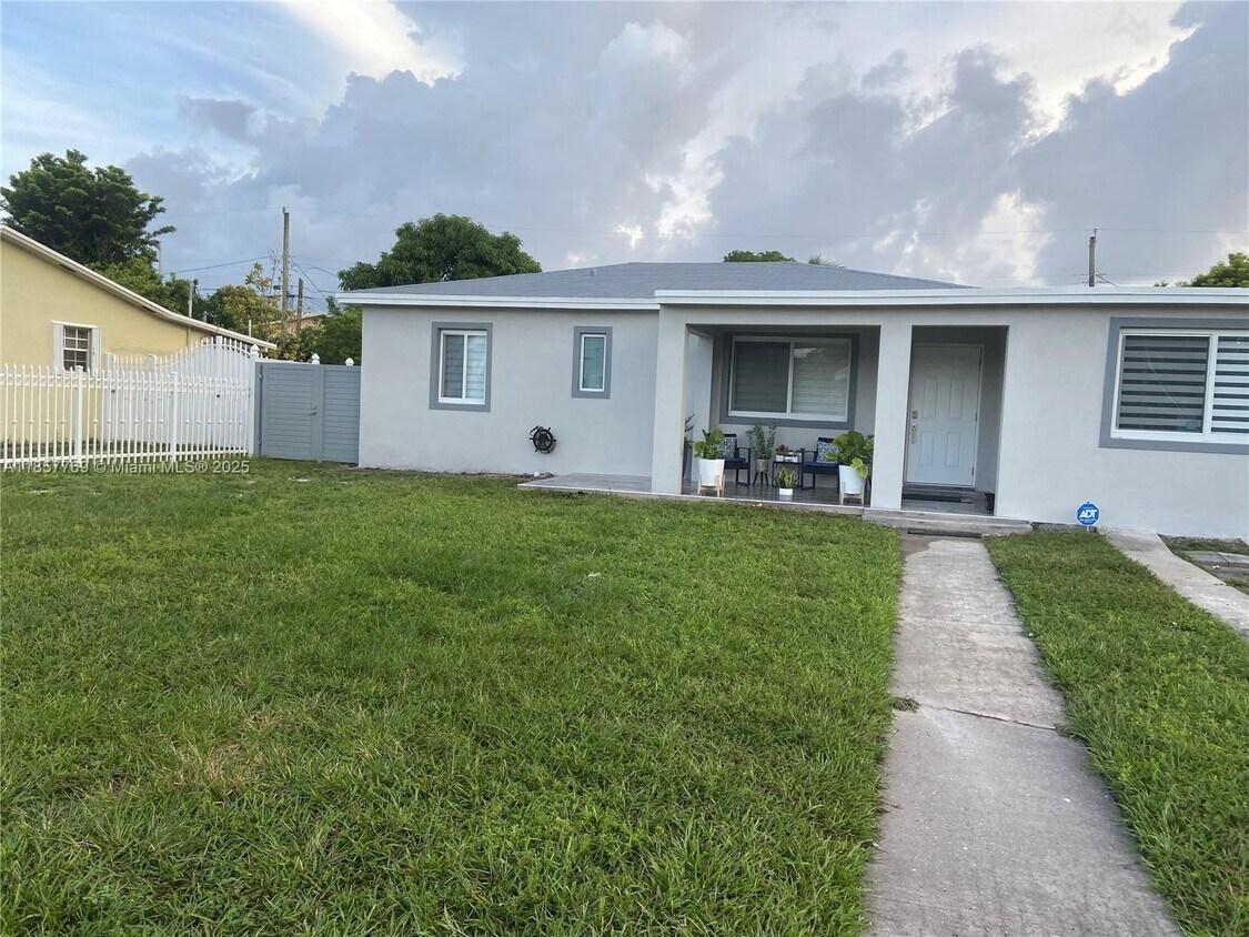 Foto principal - 868 E 32nd St