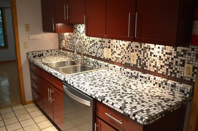 Foto del edificio - 143 Ponwood Cir