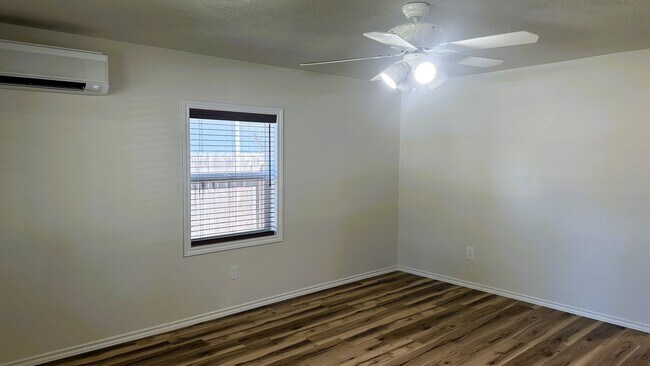 Building Photo - Cute 2 Bedroom House in Myrtle Creek!