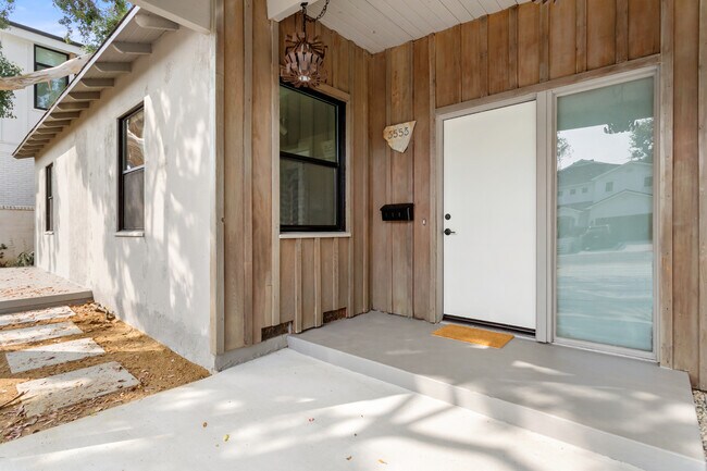Building Photo - 3553 Barry Ave